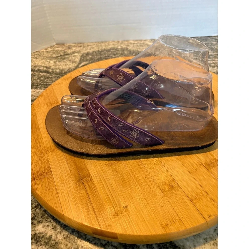 Keen Waimea Purple Leather Floral Embroidered Flip Flop Sandals Womens 8 1004660